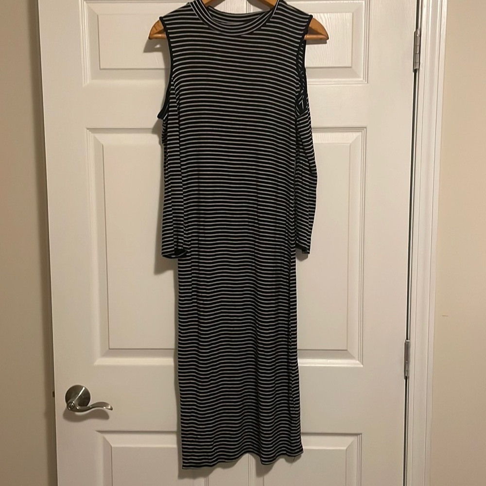 Midi stripped cutout dress